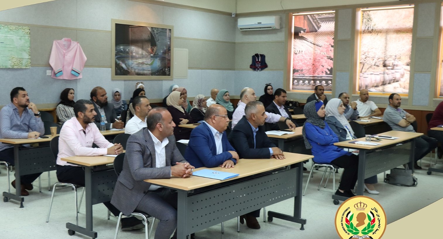 رئيس جامعة الحسين بن طلال يفتتح دورة مأسسة اجراءات حق الحصول على المعلومات/ أرشفة الوثائق.